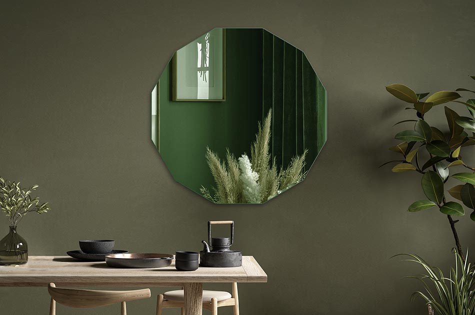 Zrkadlo s možnosťou výberu farby skla je funkčným a elegantným doplnkom, ktorý pasuje do každého interiéru. Vyberte si farbu zrkadlovej tabule tak, aby vyhovovala individuálnym potrebám a štýlu miestnosti. Dostupné sú rôzne farby skla, vrátane zlatej a grafitovej. Zrkadlo je možné použiť vo všetkých miestnostiach, ako je kúpeľňa, spálňa, predsieň alebo obývacia izba. Jednoduché z hľadiska inštalácie a každodennej údržby.