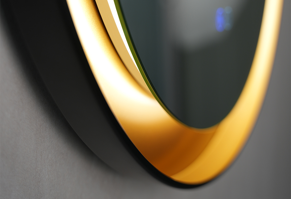 Zrkadlo v čiernom kovovom ráme