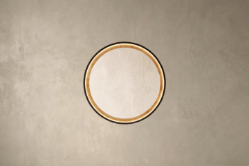 Zrkadlá v drevenom ráme