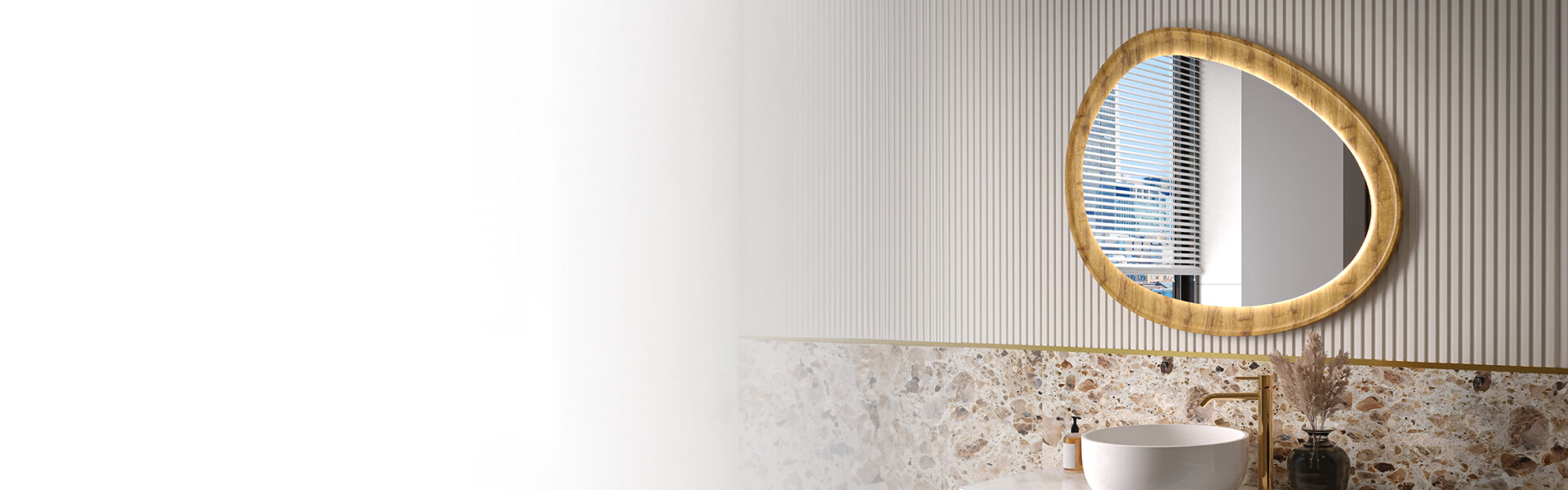 Zrkadlá v drevenom ráme